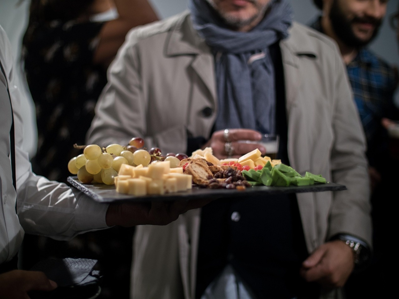 Flying-Buffet-Platte mit Käse und Obst